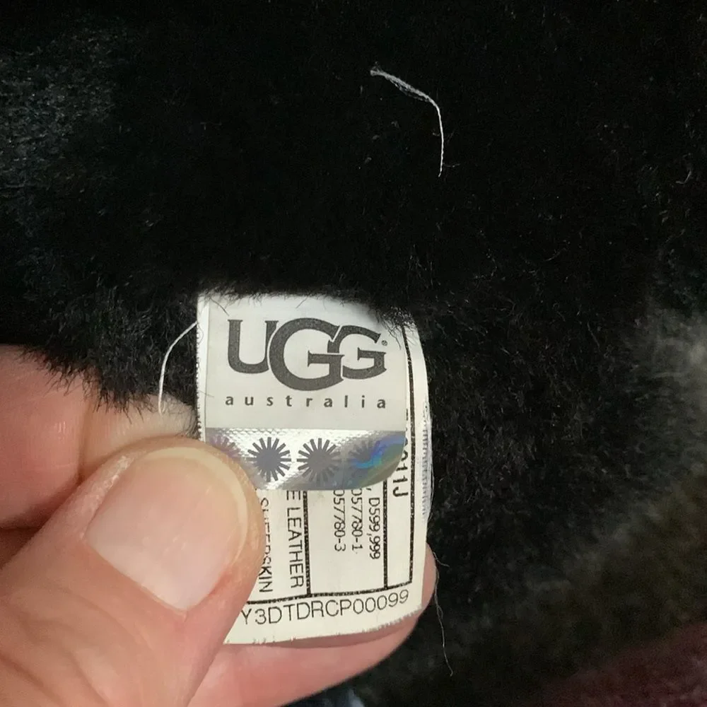 UGG Women's Bailey Button II Black Suede Low Shearling Boot Size 6